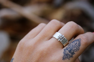 Thick Flower Ring